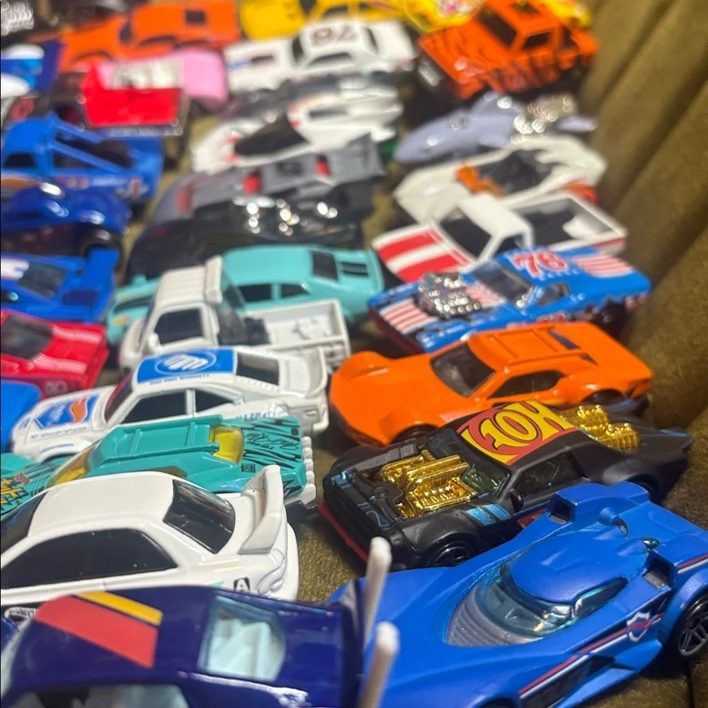lot of 35 loose pre owned and played with hot wheels cars will not split